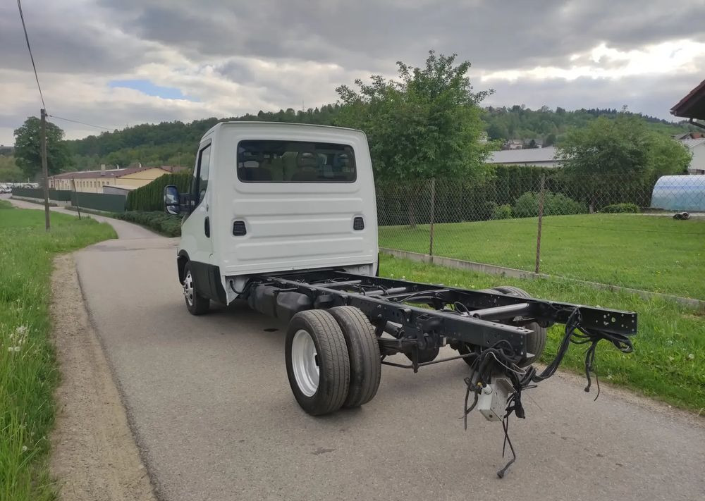 Iveco DAILY 35c14 2.3 hpi rama do zabudowy, - Alvaz teherautó: 4 kép. Iveco DAILY 35c14 2.3 hpi rama do zabudowy, - Alvaz teherautó: 4 kép.