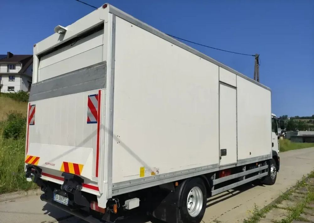 MAN TGM 18.290 kontener , winda - Dobozos felépítményű teherautó: 2 kép. MAN TGM 18.290 kontener , winda - Dobozos felépítményű teherautó: 2 kép.
