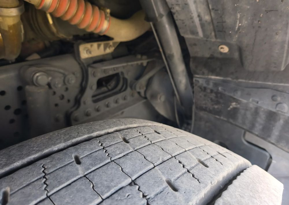 Dobozos felépítményű teherautó Mercedes-Benz ACTROS 18.360 kontener 18 p , winda: 6 kép.