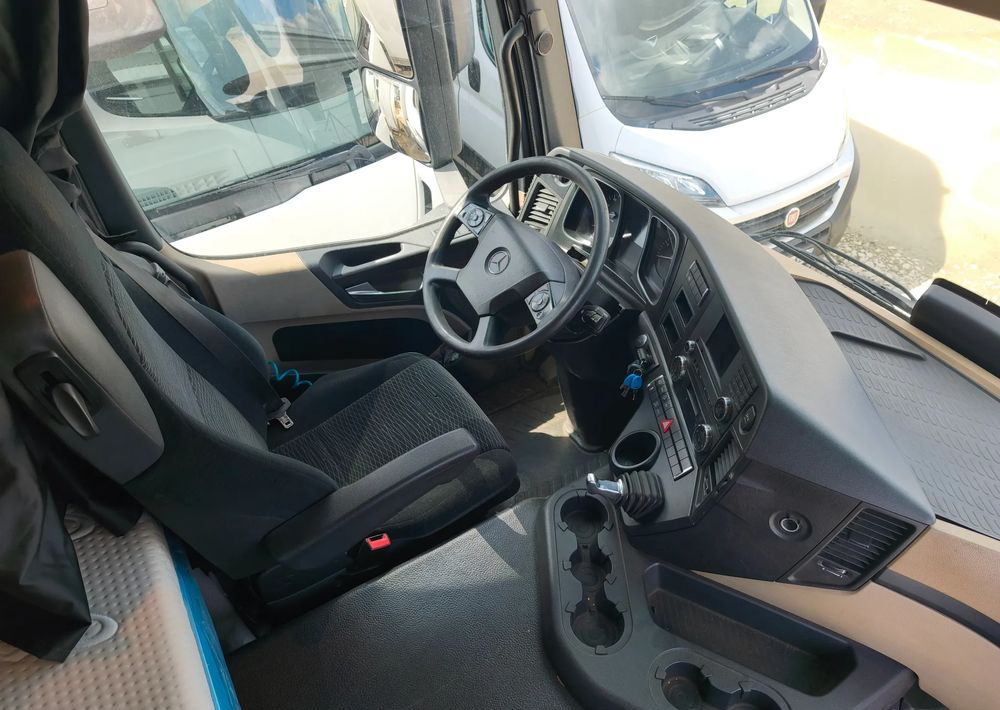 Dobozos felépítményű teherautó Mercedes-Benz ACTROS 18.360 kontener 18 p , winda: 10 kép.