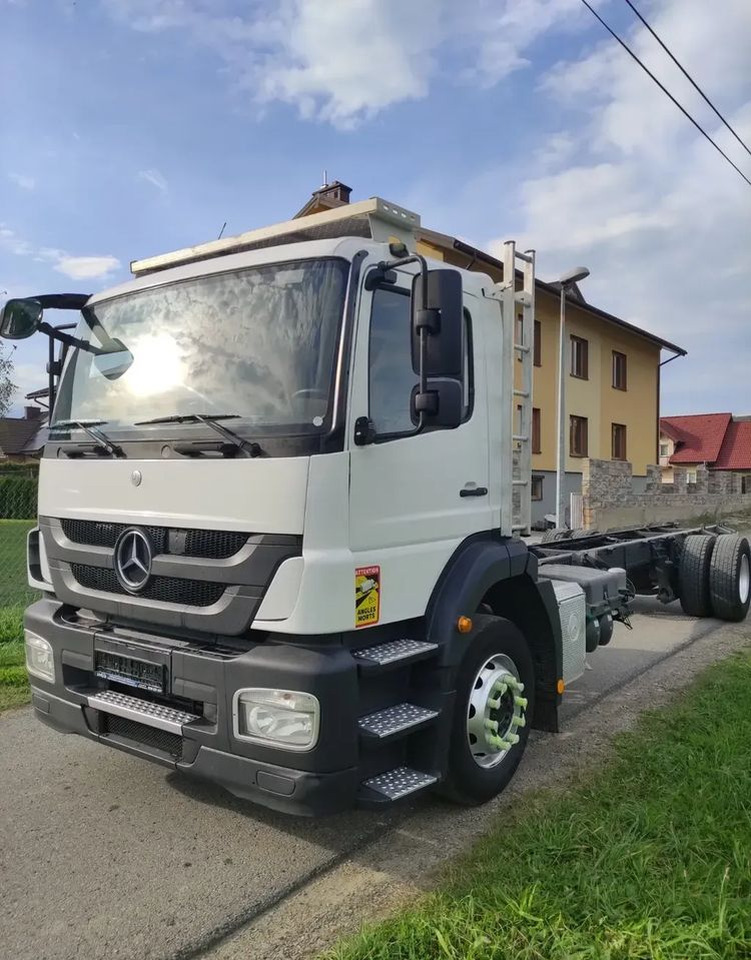 Mercedes-Benz AXOR 1829 rama do zabudowy blokada mostu - Alvaz teherautó: 4 kép. Mercedes-Benz AXOR 1829 rama do zabudowy blokada mostu - Alvaz teherautó: 4 kép.