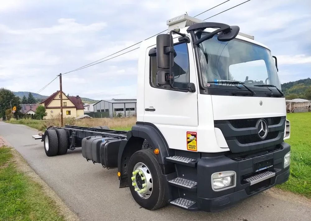 Mercedes-Benz AXOR 1829 rama do zabudowy blokada mostu - Alvaz teherautó: 3 kép. Mercedes-Benz AXOR 1829 rama do zabudowy blokada mostu - Alvaz teherautó: 3 kép.