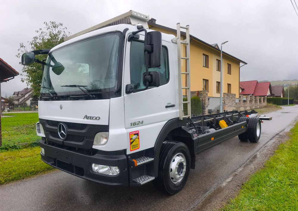 Mercedes-Benz Atego 1624 rama do zabudowy - Alvaz teherautó: 1 kép. Mercedes-Benz Atego 1624 rama do zabudowy - Alvaz teherautó: 1 kép.