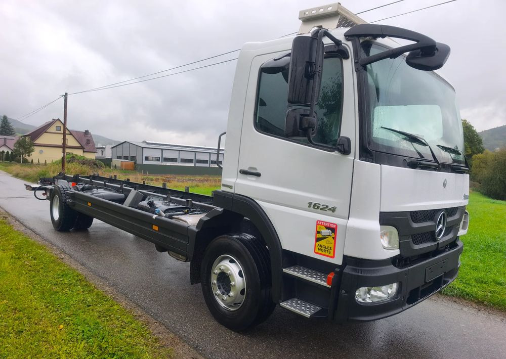 Mercedes-Benz Atego 1624 rama do zabudowy - Alvaz teherautó: 2 kép. Mercedes-Benz Atego 1624 rama do zabudowy - Alvaz teherautó: 2 kép.