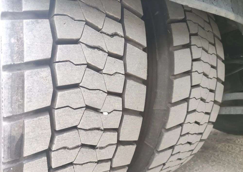 Alvaz teherautó Renault D 18.320 podwozie do zabudowy: 15 kép.
