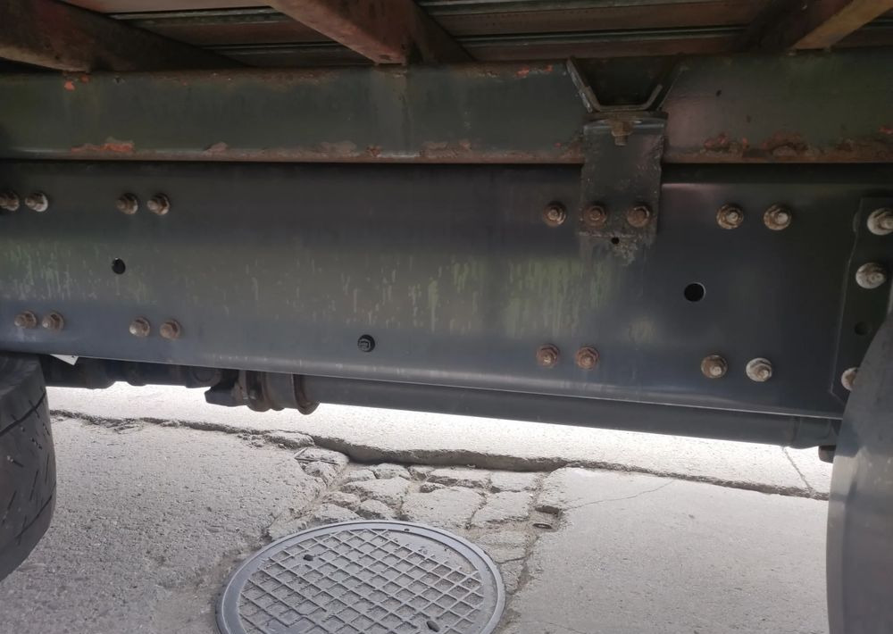 Alvaz teherautó Renault D 18.320 podwozie do zabudowy: 13 kép.