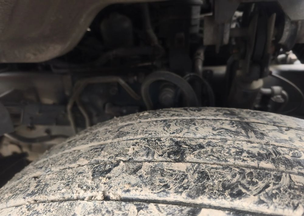 Renault Gama D 18.280  rama do zabudowy poduszka - Alvaz teherautó: 4 kép. Renault Gama D 18.280  rama do zabudowy poduszka - Alvaz teherautó: 4 kép.