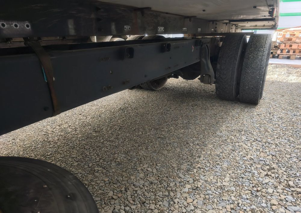 Renault Gama D 18.280  rama do zabudowy poduszka - Alvaz teherautó: 5 kép. Renault Gama D 18.280  rama do zabudowy poduszka - Alvaz teherautó: 5 kép.