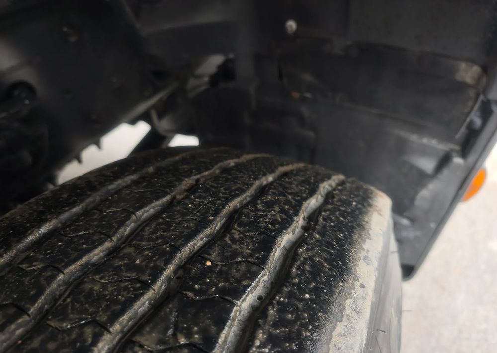 Renault Gama D 26.320 skrzynia hds palfinger PK15500 - Platós teherautó, Darus autó: 3 kép. Renault Gama D 26.320 skrzynia hds palfinger PK15500 - Platós teherautó, Darus autó: 3 kép.