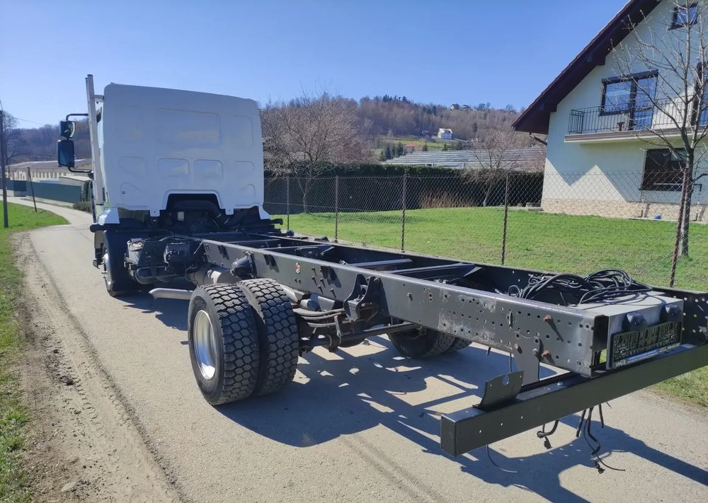Renault Gama Midlum DXI 12.180 rama do zabudowy - Alvaz teherautó: 2 kép. Renault Gama Midlum DXI 12.180 rama do zabudowy - Alvaz teherautó: 2 kép.