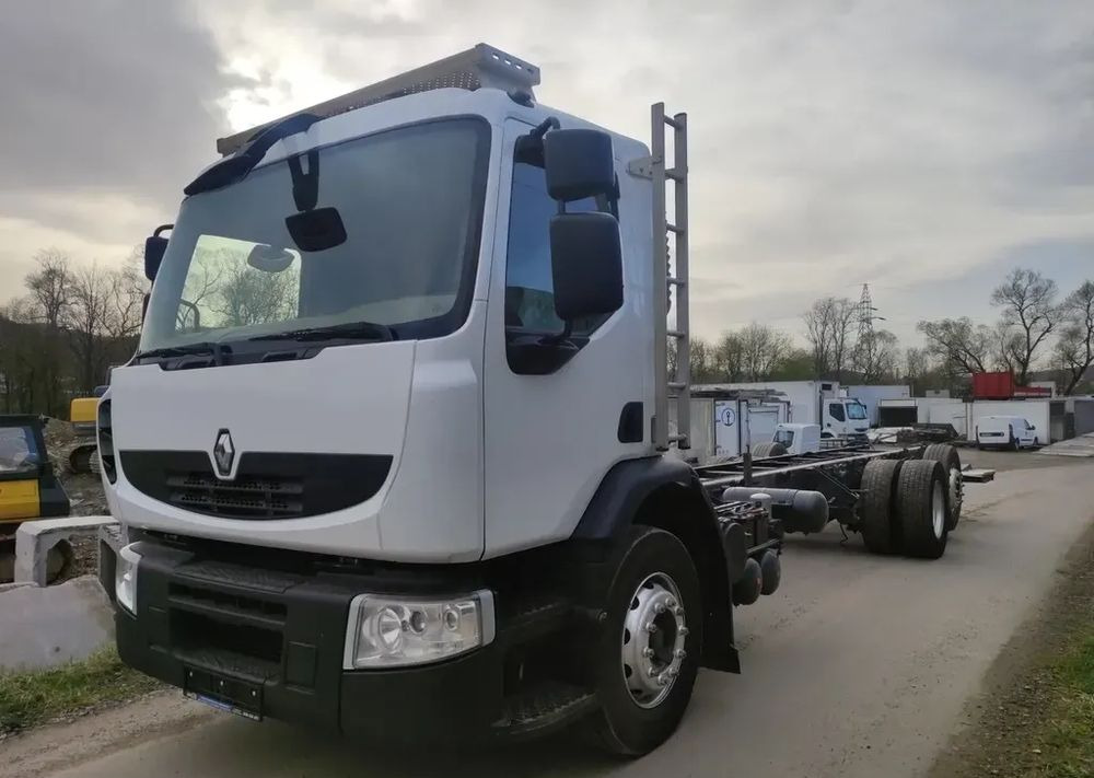 Renault Premium 26.380 Dxi 6x2 rama do zabudowy - Alvaz teherautó: 2 kép. Renault Premium 26.380 Dxi 6x2 rama do zabudowy - Alvaz teherautó: 2 kép.