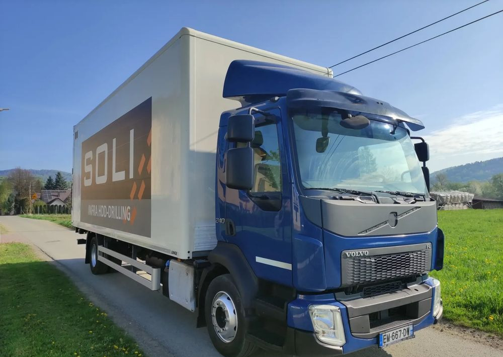 Volvo FL 12.240 klima blokada kontener 18 pal kurierka - Dobozos felépítményű teherautó: 2 kép. Volvo FL 12.240 klima blokada kontener 18 pal kurierka - Dobozos felépítményű teherautó: 2 kép.