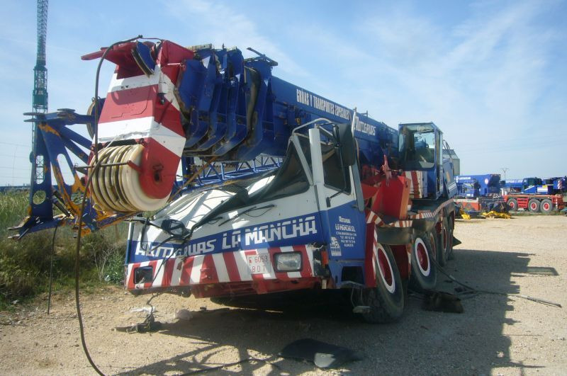 Liebherr LTM 1090 for parts - Autódaru: 1 kép. Liebherr LTM 1090 for parts - Autódaru: 1 kép.