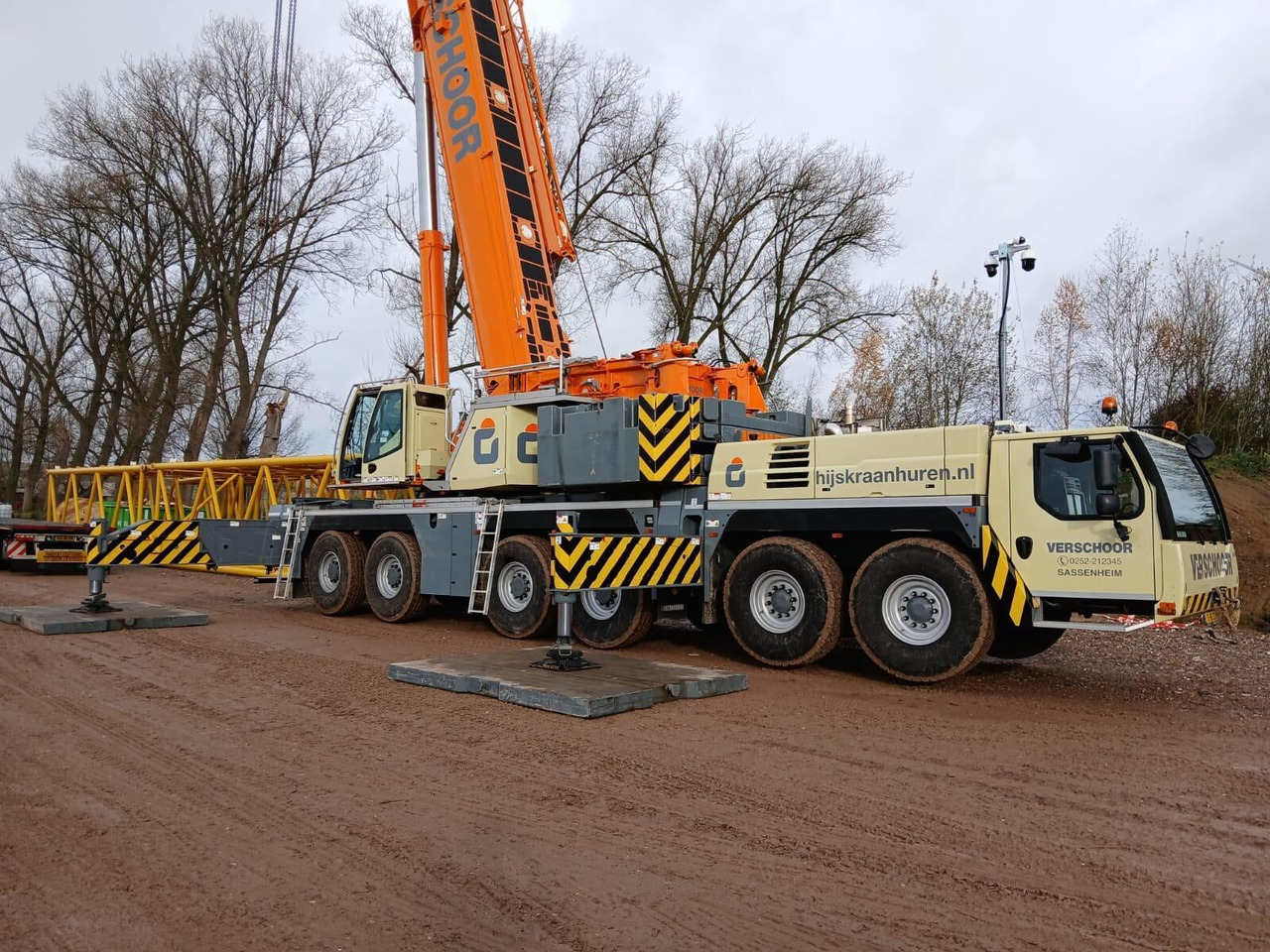 Liebherr Liebherr LTM 1300-6.3 - Autódaru: 2 kép. Liebherr Liebherr LTM 1300-6.3 - Autódaru: 2 kép.