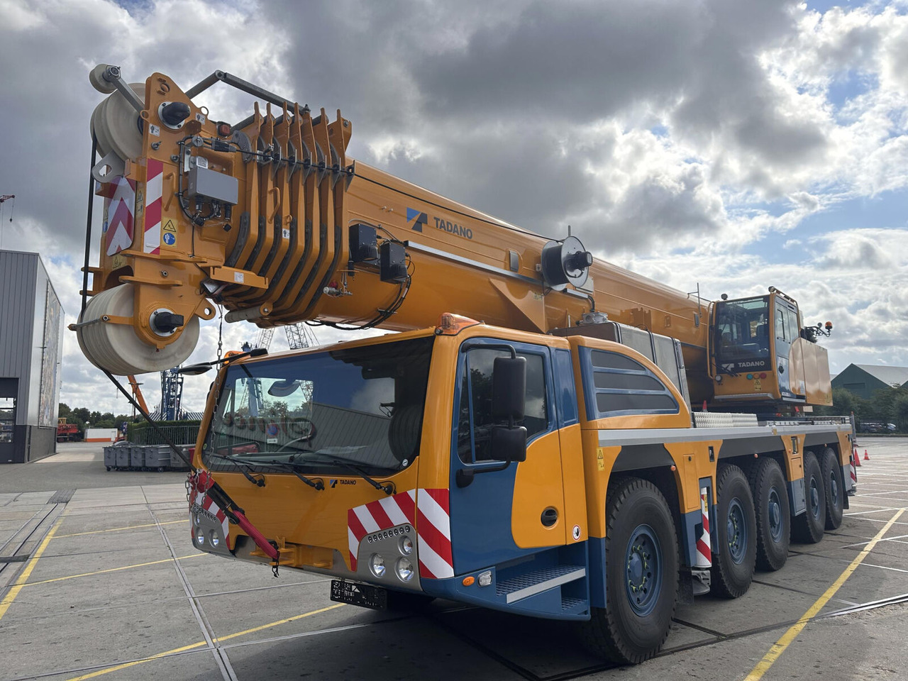 Tadano Tadano AC 5.220 L-1 - Autódaru: 1 kép. Tadano Tadano AC 5.220 L-1 - Autódaru: 1 kép.