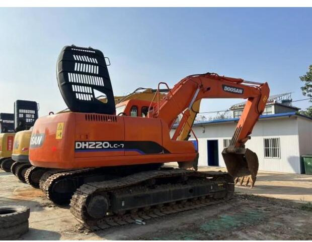 2019 Doosan DH220-7 - Lánctalpas kotró: 1 kép. 2019 Doosan DH220-7 - Lánctalpas kotró: 1 kép.