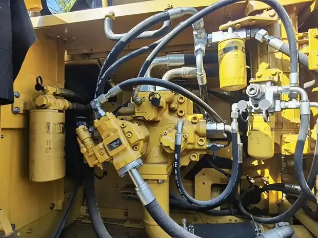 2022 Caterpillar 330D - Lánctalpas kotró: 3 kép. 2022 Caterpillar 330D - Lánctalpas kotró: 3 kép.