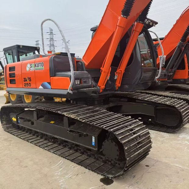 2022 Hitachi ZX250 - Lánctalpas kotró: 4 kép. 2022 Hitachi ZX250 - Lánctalpas kotró: 4 kép.