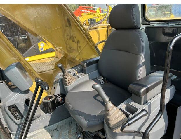 Lánctalpas kotró 2023 Caterpillar 320C: 10 kép.