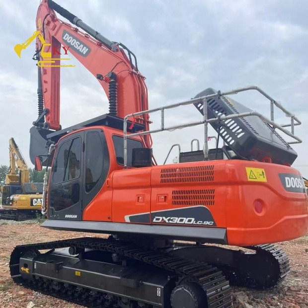 2023 Doosan DX300 - Lánctalpas kotró: 1 kép. 2023 Doosan DX300 - Lánctalpas kotró: 1 kép.