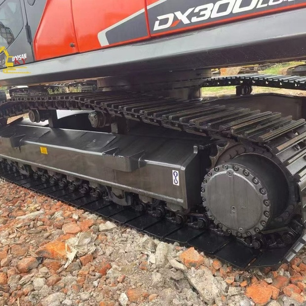 2023 Doosan DX300 - Lánctalpas kotró: 5 kép. 2023 Doosan DX300 - Lánctalpas kotró: 5 kép.