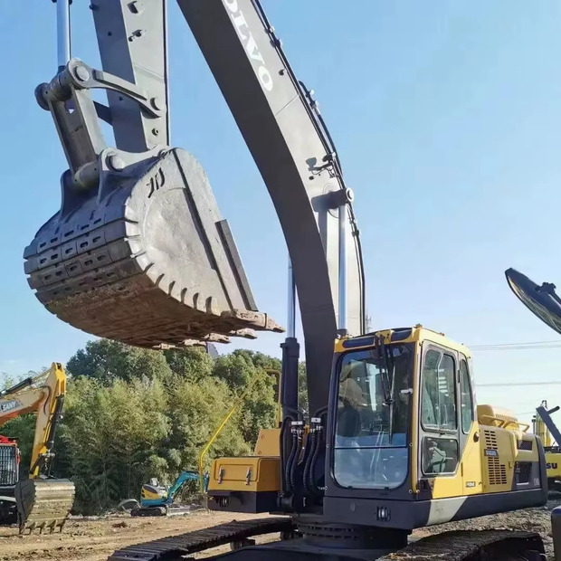 2023 Volvo EC360 - Lánctalpas kotró: 2 kép. 2023 Volvo EC360 - Lánctalpas kotró: 2 kép.