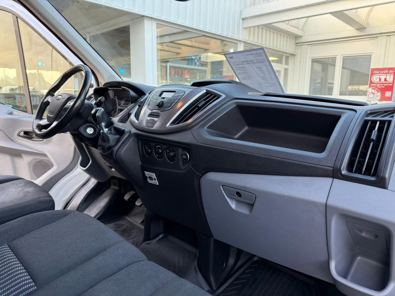 Ford Transit - Kis furgon: 5 kép. Ford Transit - Kis furgon: 5 kép.