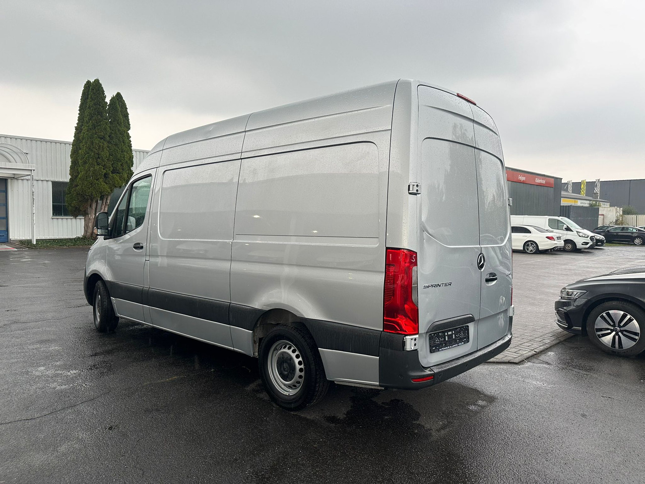 Mercedes Benz Sprinter - Furgon: 3 kép. Mercedes Benz Sprinter - Furgon: 3 kép.
