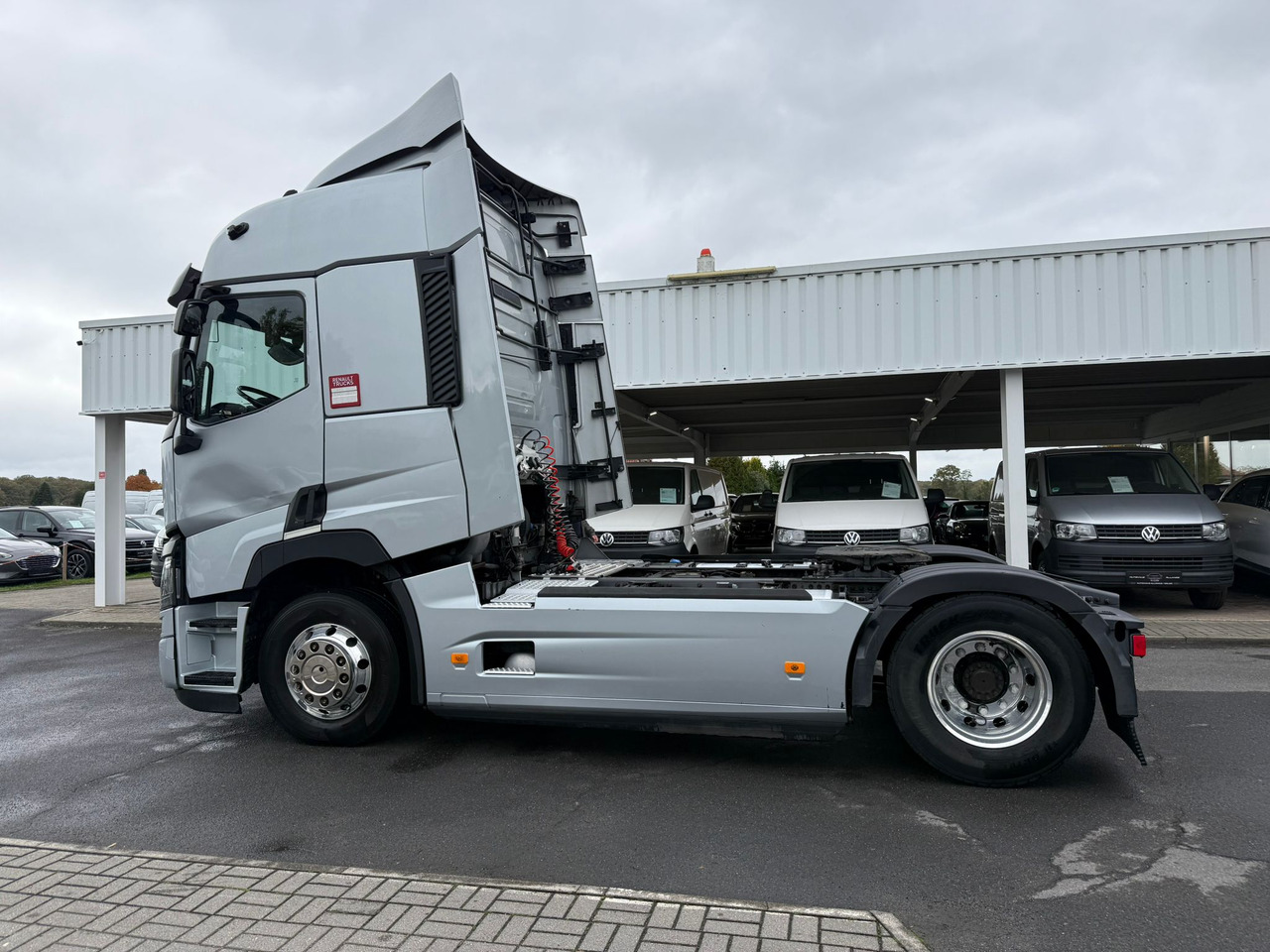 RENAULT T - Nyergesvontató: 4 kép. RENAULT T - Nyergesvontató: 4 kép.