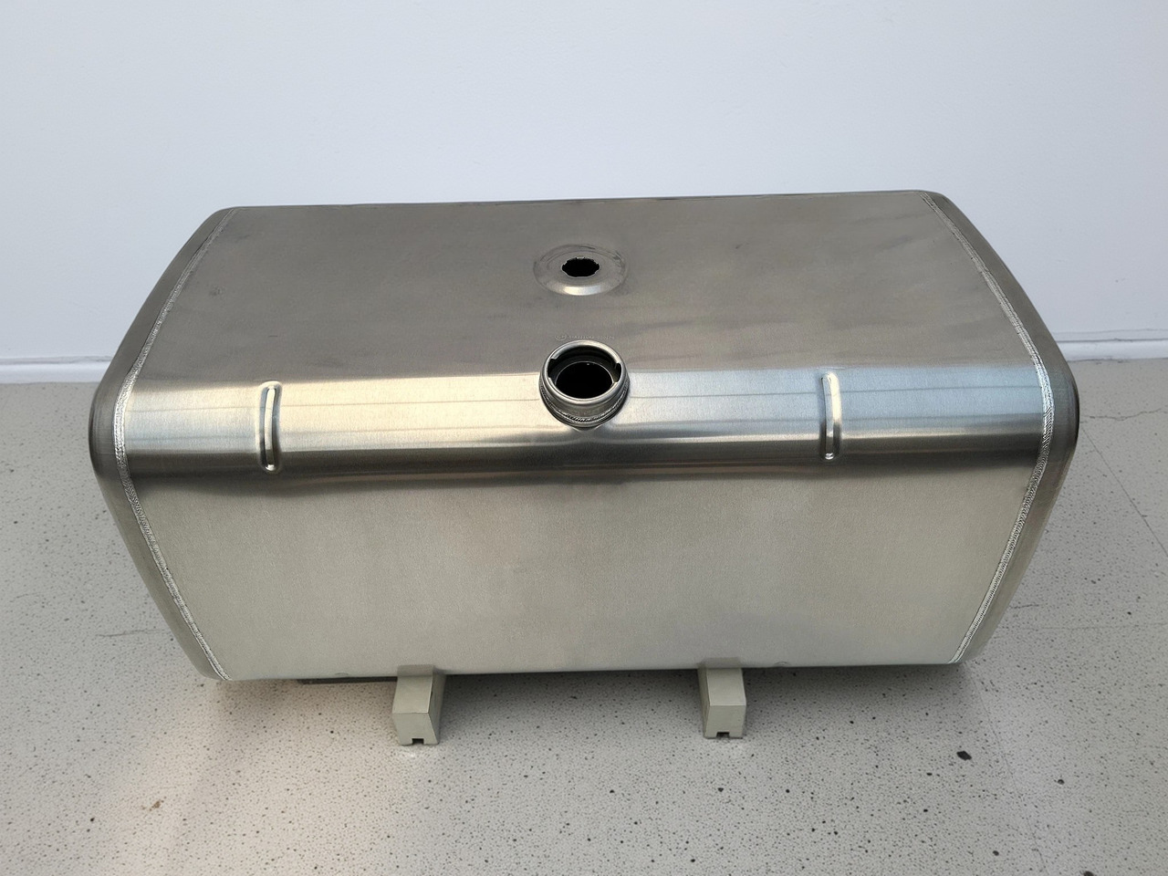 IVECO - Üzemanyag tartály: 1 kép. IVECO - Üzemanyag tartály: 1 kép.