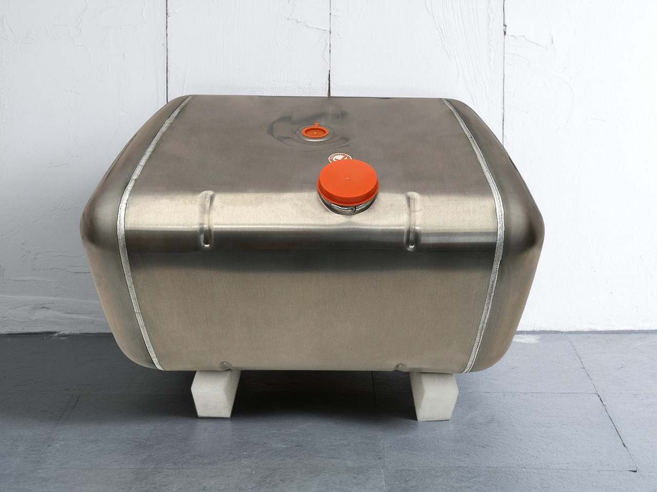 MERCEDES-BENZ - Üzemanyag tartály - Kisteherautó: 1 kép. MERCEDES-BENZ - Üzemanyag tartály - Kisteherautó: 1 kép.