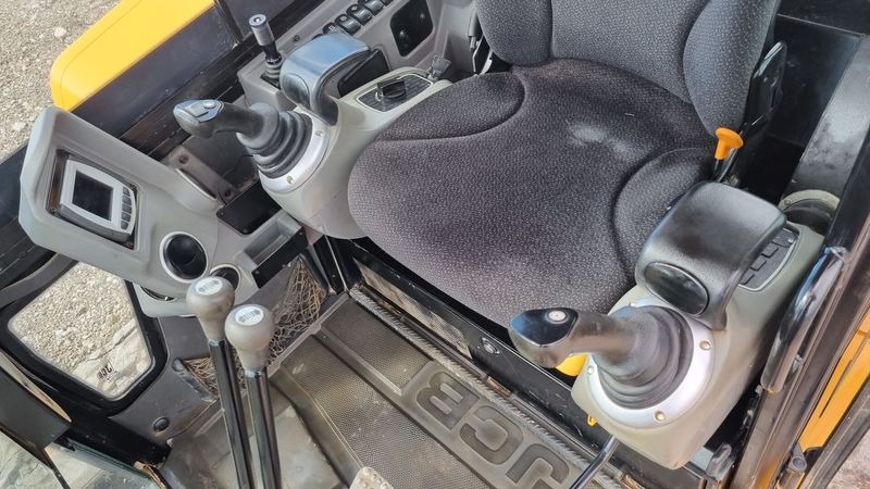 JCB JCB 65R-1 - Minikotró: 5 kép. JCB JCB 65R-1 - Minikotró: 5 kép.