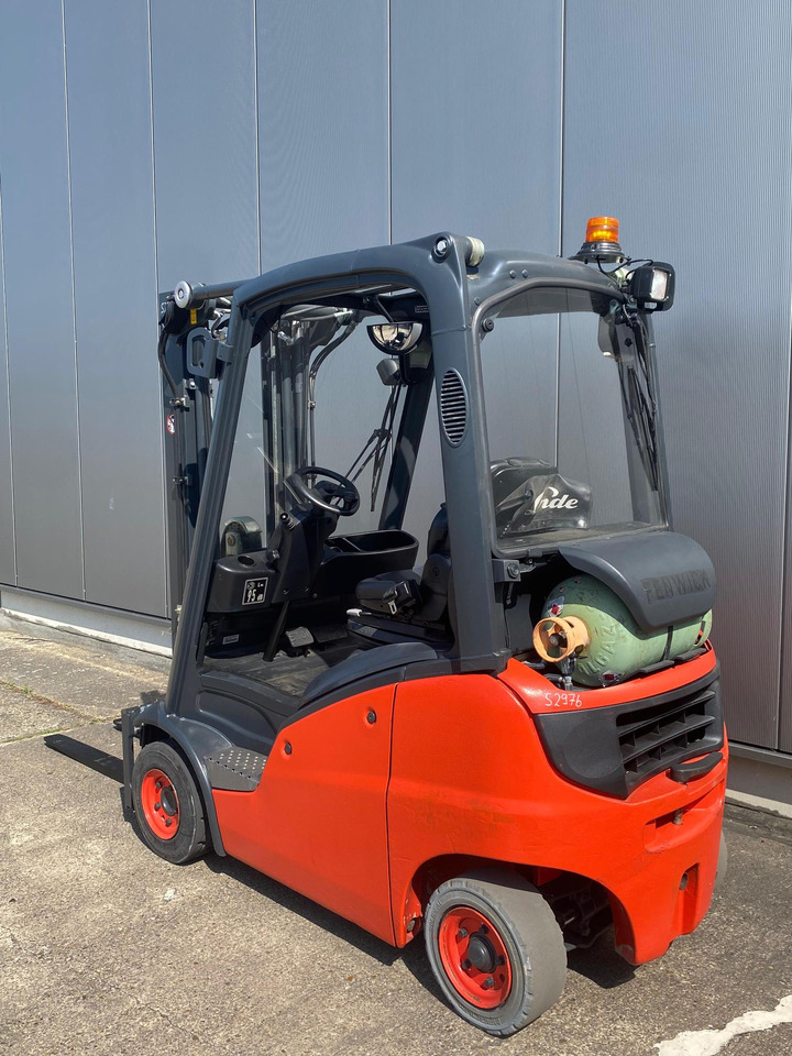 Linde Linde H 16 T - 2.575 h - Seitenschieber - - Gázüzemű targonca: 2 kép. Linde Linde H 16 T - 2.575 h - Seitenschieber - - Gázüzemű targonca: 2 kép.