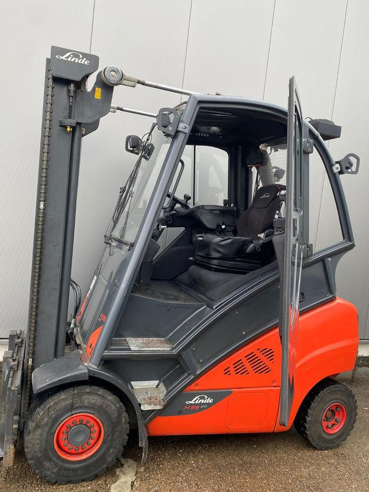 Linde Linde H 35 T - 6.012 h - Seitenschieber - - Gázüzemű targonca: 2 kép. Linde Linde H 35 T - 6.012 h - Seitenschieber - - Gázüzemű targonca: 2 kép.