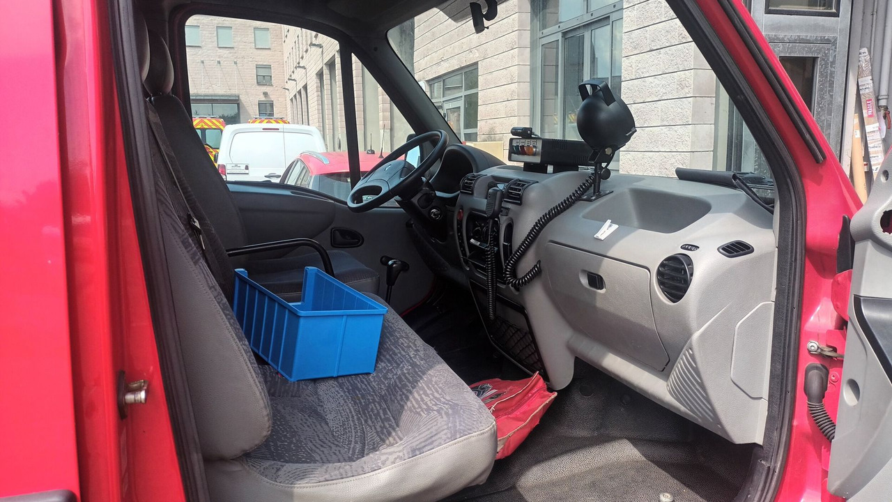 A vendre RENAULT MASTER. - Furgon, Duplakabinos kisteherautó: 2 kép. A vendre RENAULT MASTER. - Furgon, Duplakabinos kisteherautó: 2 kép.