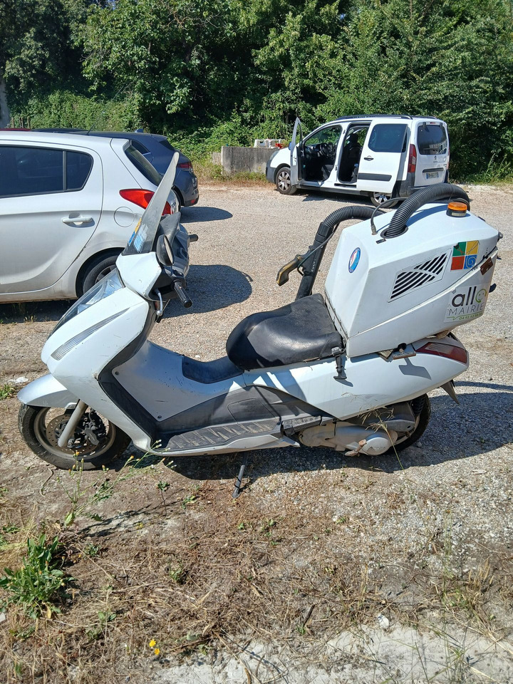 MOTO CROTTE HONDA PANTHEON . - Motorkerékpár: 3 kép. MOTO CROTTE HONDA PANTHEON . - Motorkerékpár: 3 kép.