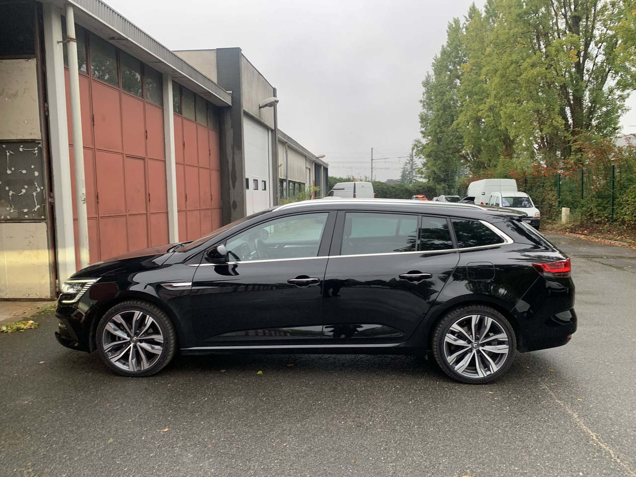 Mégane break 160 ch E-TECH PLUG-IN HYBRID finition ITENS - Autó: 5 kép. Mégane break 160 ch E-TECH PLUG-IN HYBRID finition ITENS - Autó: 5 kép.