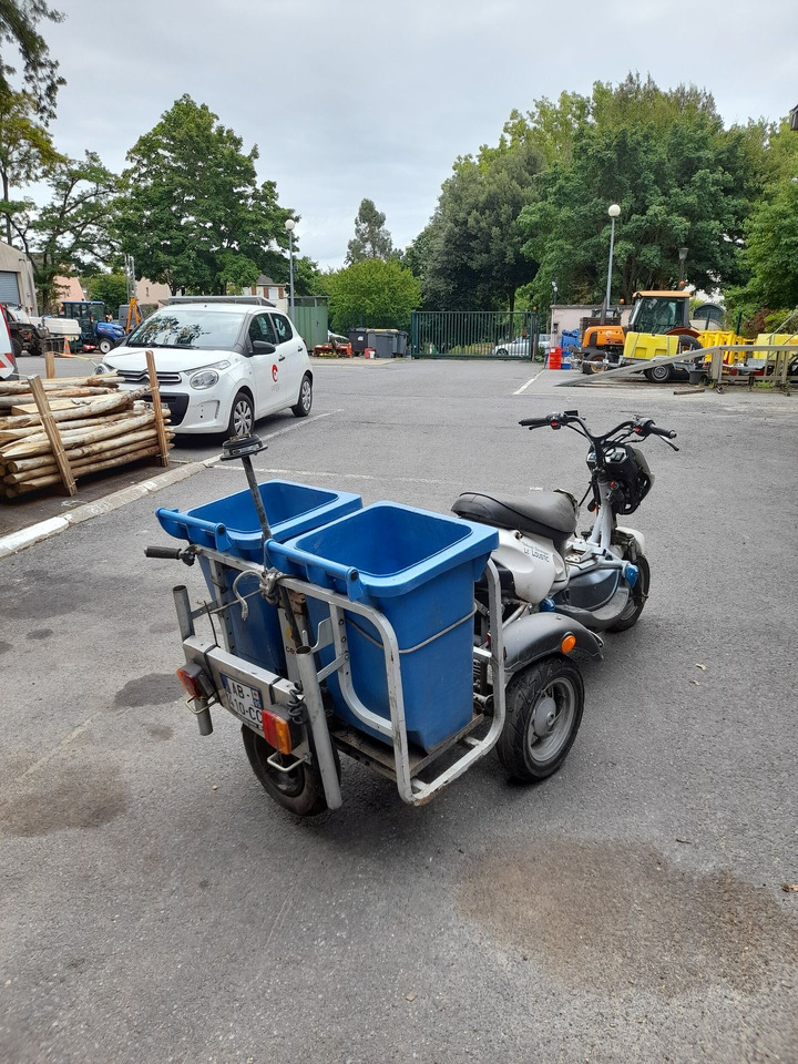 TRICYCLE ÉLECTRIQUE DE COLLECTE - Motorkerékpár: 3 kép. TRICYCLE ÉLECTRIQUE DE COLLECTE - Motorkerékpár: 3 kép.