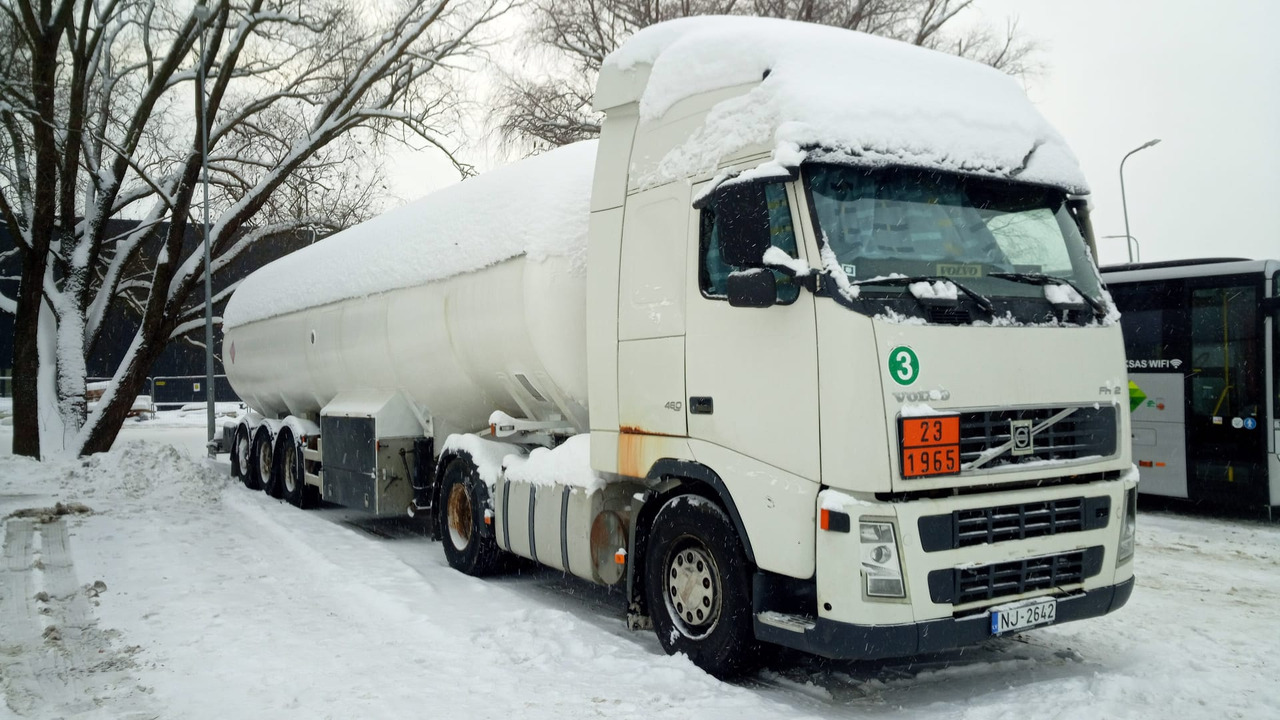 VOLVO FH - Nyergesvontató: 2 kép. VOLVO FH - Nyergesvontató: 2 kép.