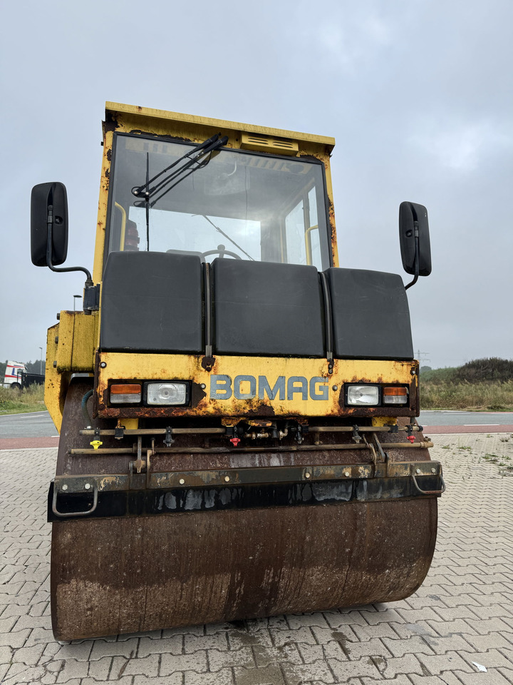 Bomag BW 151 AC-2 - Kombihenger: 3 kép. Bomag BW 151 AC-2 - Kombihenger: 3 kép.