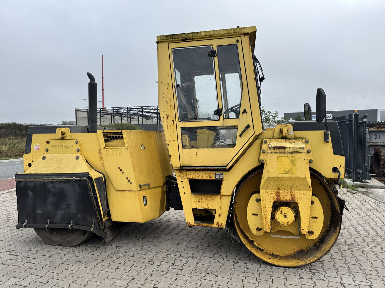 Bomag BW 151 AC-2 - Kombihenger: 1 kép. Bomag BW 151 AC-2 - Kombihenger: 1 kép.