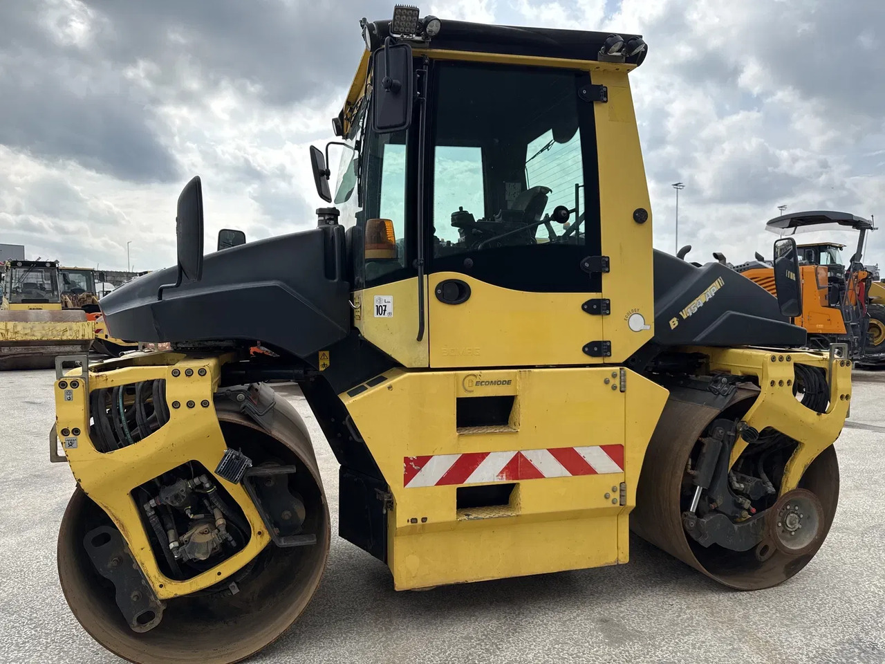 Bomag BW 154 AP-4i AM - Úthenger: 5 kép. Bomag BW 154 AP-4i AM - Úthenger: 5 kép.