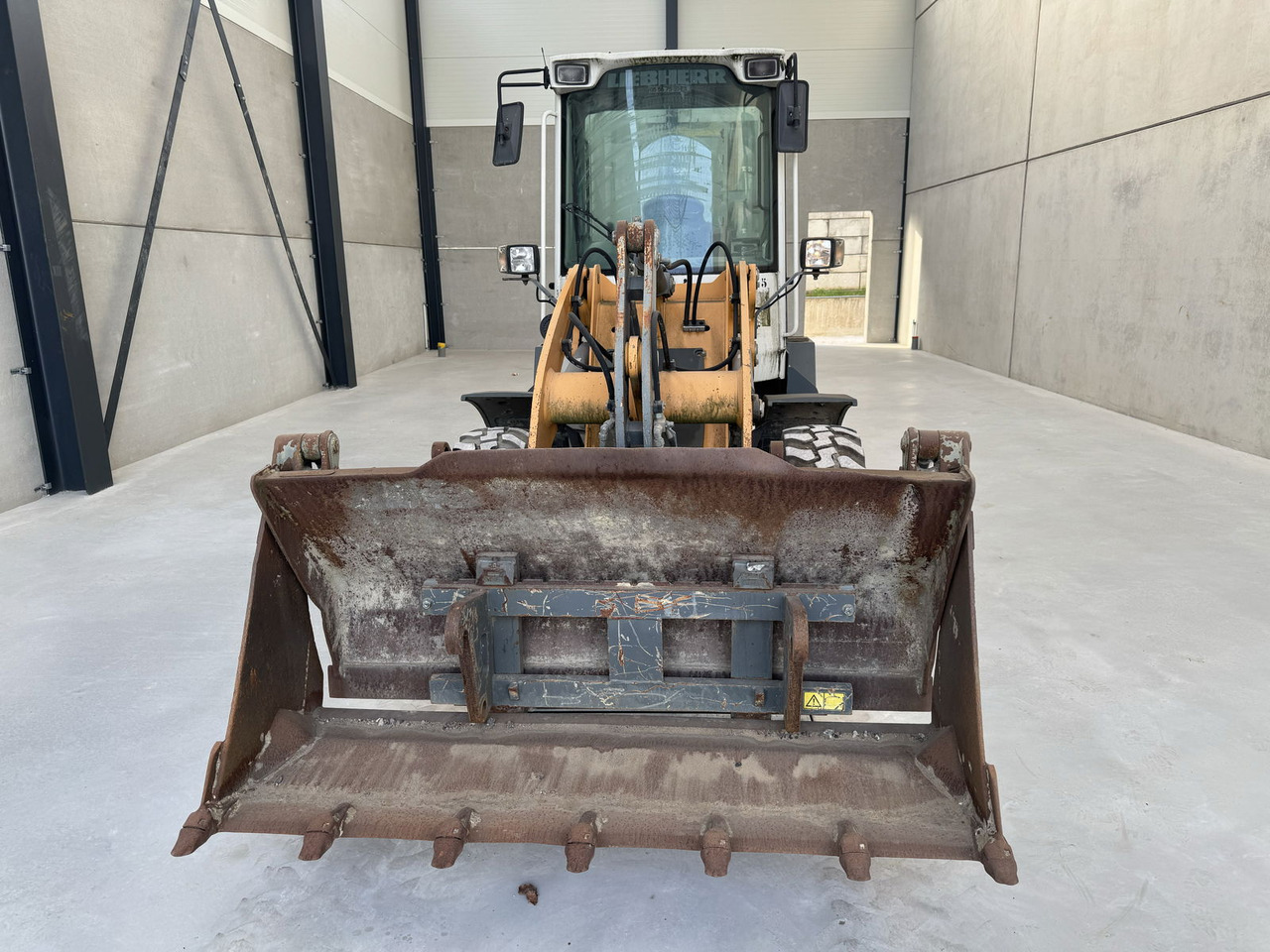 Liebherr L 506 - Gumikerekes homlokrakodó: 3 kép. Liebherr L 506 - Gumikerekes homlokrakodó: 3 kép.