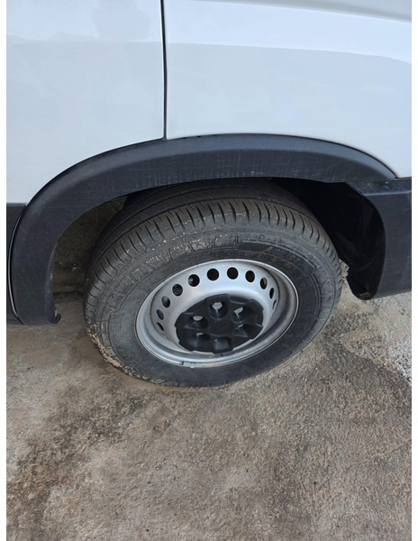 Iveco Daily 35S14 - Alvaz teherautó: 4 kép. Iveco Daily 35S14 - Alvaz teherautó: 4 kép.