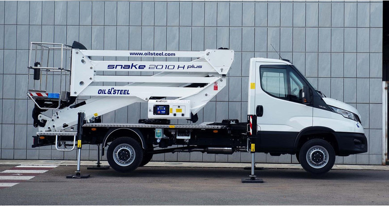 Oil & Steel Snake 2010 HE PLUS Sobre  IVECO 35S14 Distancia entre ejes 3750 mm - Emelő: 1 kép. Oil & Steel Snake 2010 HE PLUS Sobre  IVECO 35S14 Distancia entre ejes 3750 mm - Emelő: 1 kép.