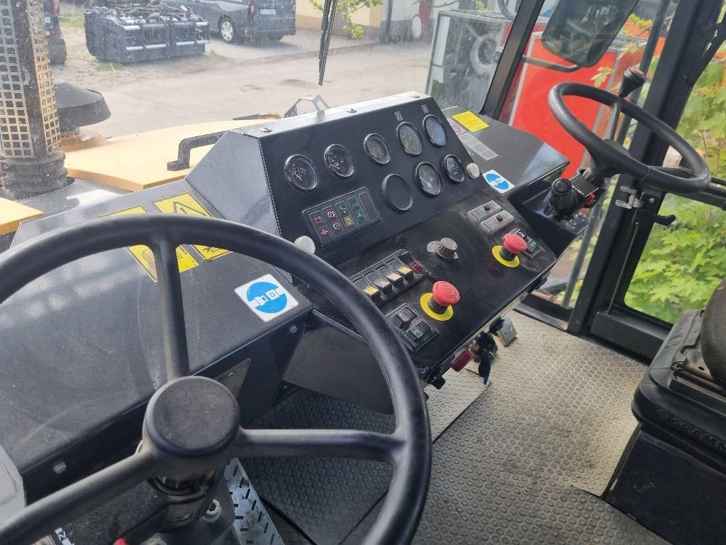 Ammann AP 240 - Pneumatikus henger: 5 kép. Ammann AP 240 - Pneumatikus henger: 5 kép.