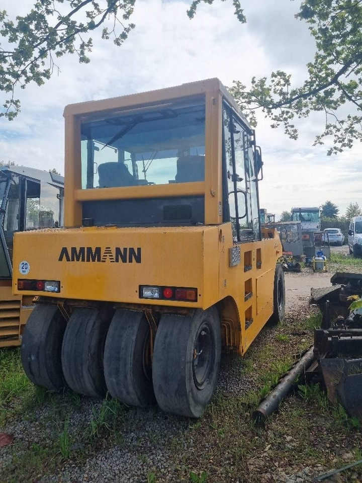 Ammann AP 240 - Pneumatikus henger: 4 kép. Ammann AP 240 - Pneumatikus henger: 4 kép.