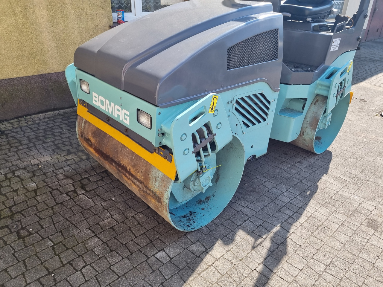 BOMAG BW 120 AD-4 - Úthenger: 3 kép. BOMAG BW 120 AD-4 - Úthenger: 3 kép.
