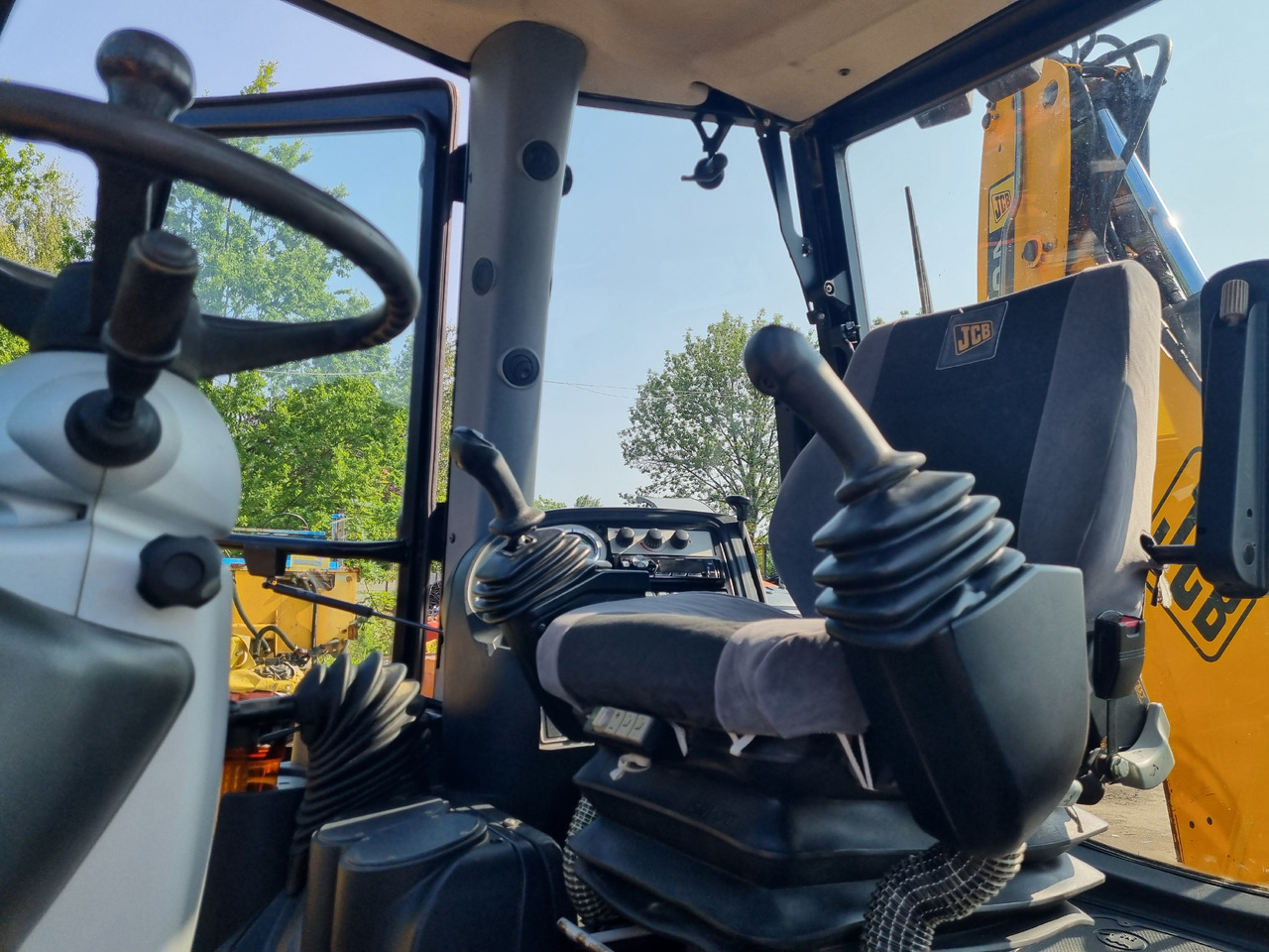 JCB 4CX - Kotrórakodó: 5 kép. JCB 4CX - Kotrórakodó: 5 kép.
