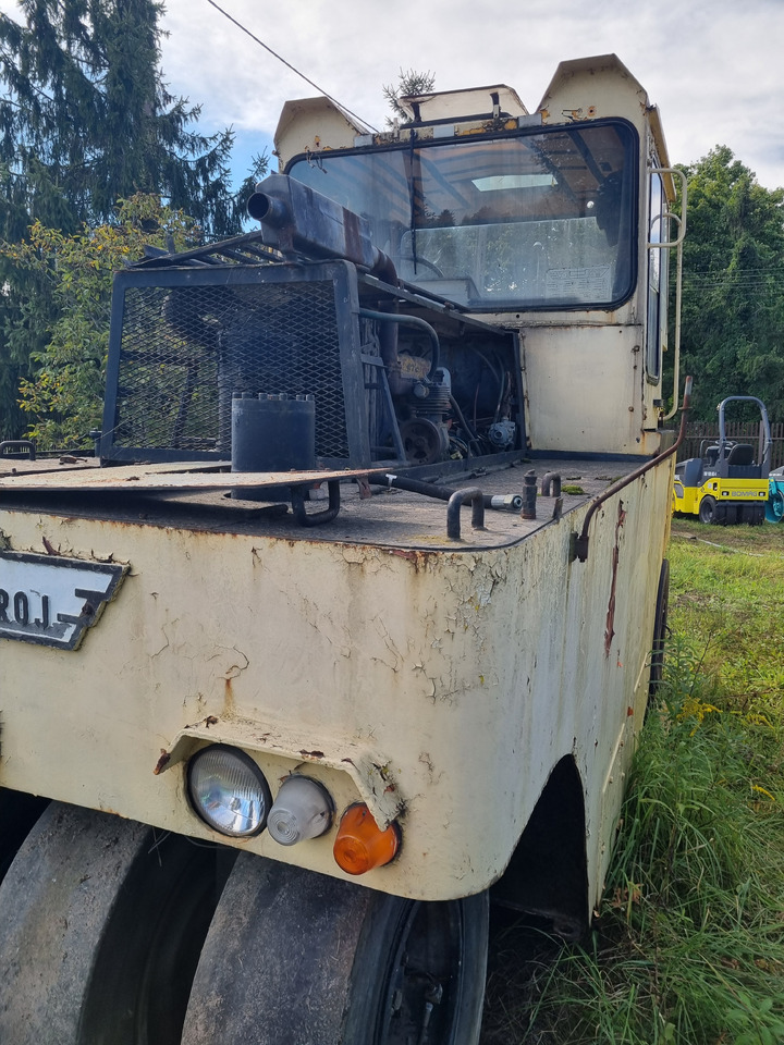 Stavostroj GRW 101 - Pneumatikus henger: 2 kép. Stavostroj GRW 101 - Pneumatikus henger: 2 kép.